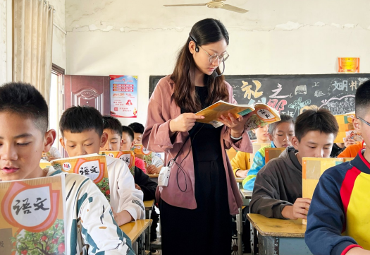 以文潤心 以愛育人 ——記咸寧市第十八小學教師謝倩